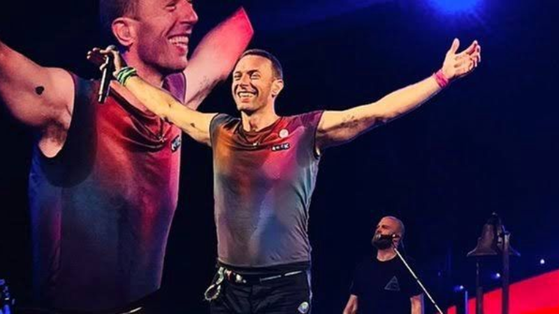 Konser Coldplay, Chris Martin : Pinjam Dulu Seratus!