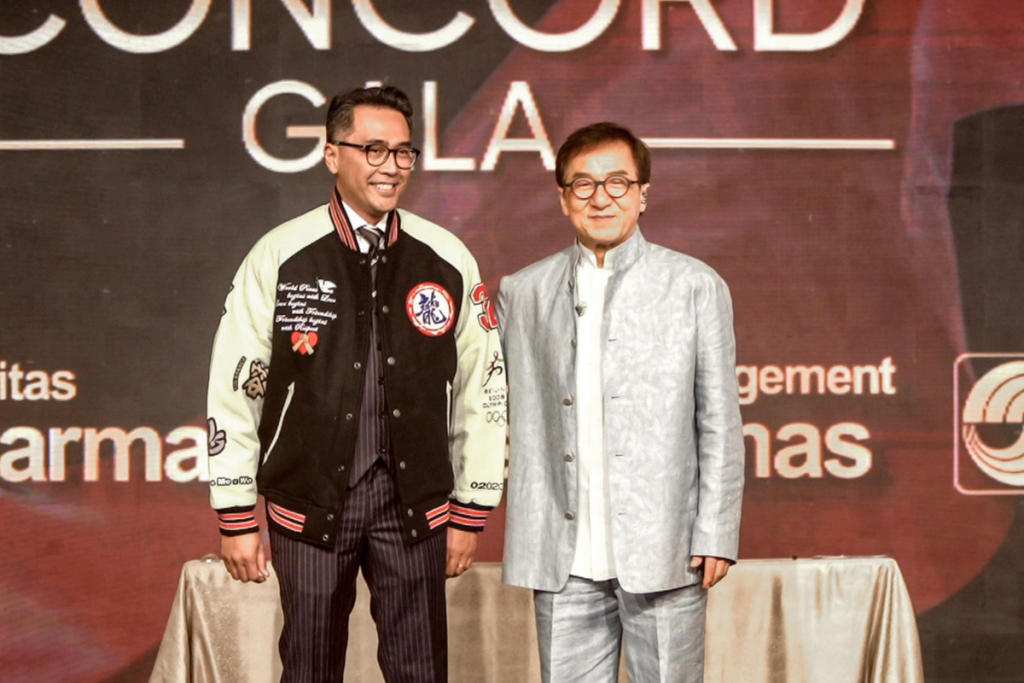 Jaket donasi Jackie Chan