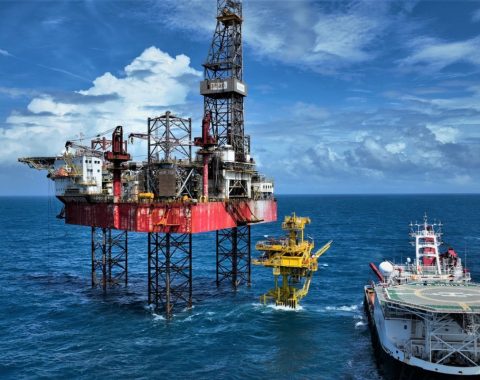 🛢️ Komoditas Minyak Mentah Rebound 🔼